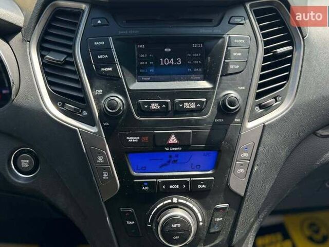 Серый Хендай Санта Фе, объемом двигателя 2 л и пробегом 200 тыс. км за 14500 $, фото 14 на Automoto.ua