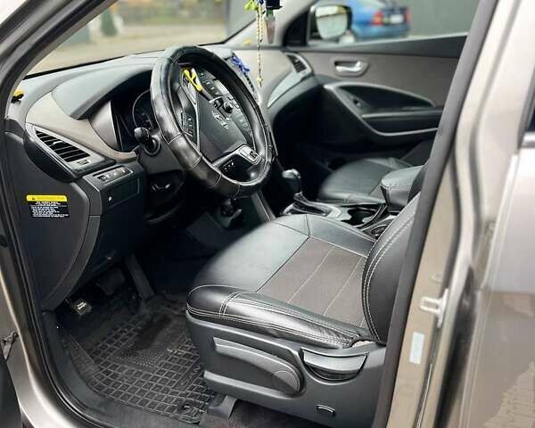 Серый Хендай Санта Фе, объемом двигателя 2.36 л и пробегом 189 тыс. км за 12800 $, фото 16 на Automoto.ua