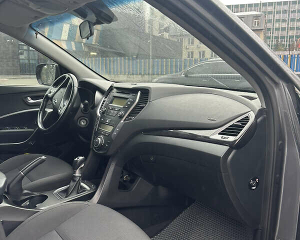 Сірий Хендай Санта Фе, об'ємом двигуна 2.2 л та пробігом 203 тис. км за 15700 $, фото 18 на Automoto.ua