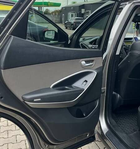 Серый Хендай Санта Фе, объемом двигателя 2.36 л и пробегом 189 тыс. км за 12800 $, фото 27 на Automoto.ua