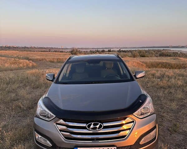 Серый Хендай Санта Фе, объемом двигателя 2 л и пробегом 190 тыс. км за 14000 $, фото 10 на Automoto.ua