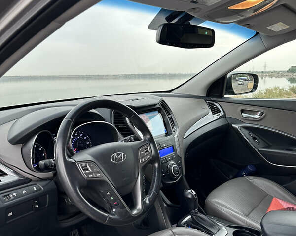 Серый Хендай Санта Фе, объемом двигателя 2 л и пробегом 190 тыс. км за 14000 $, фото 32 на Automoto.ua