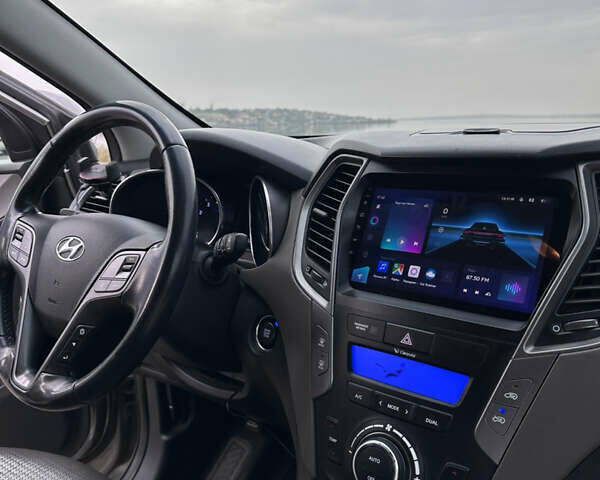 Серый Хендай Санта Фе, объемом двигателя 2 л и пробегом 190 тыс. км за 14000 $, фото 73 на Automoto.ua