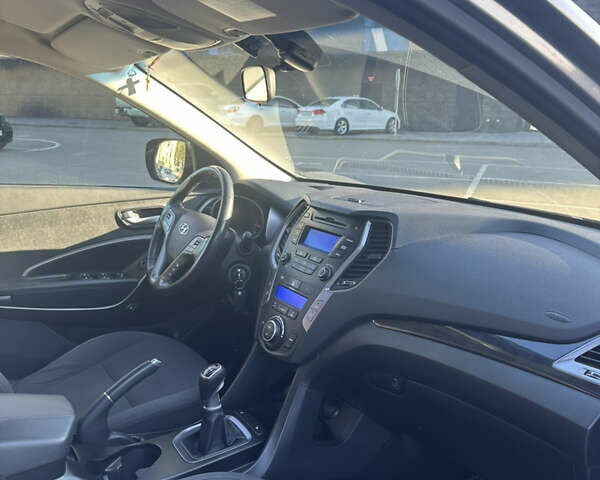 Сірий Хендай Санта Фе, об'ємом двигуна 2.2 л та пробігом 203 тис. км за 15700 $, фото 25 на Automoto.ua