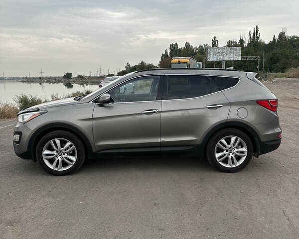 Серый Хендай Санта Фе, объемом двигателя 2 л и пробегом 190 тыс. км за 14000 $, фото 16 на Automoto.ua