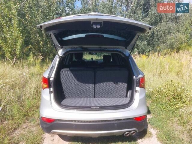 Серый Хендай Санта Фе, объемом двигателя 2.36 л и пробегом 157 тыс. км за 17500 $, фото 11 на Automoto.ua