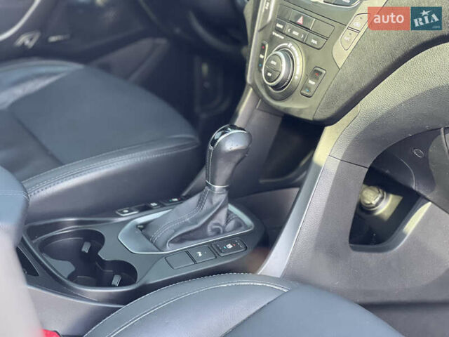 Сірий Хендай Санта Фе, об'ємом двигуна 2 л та пробігом 209 тис. км за 17900 $, фото 33 на Automoto.ua