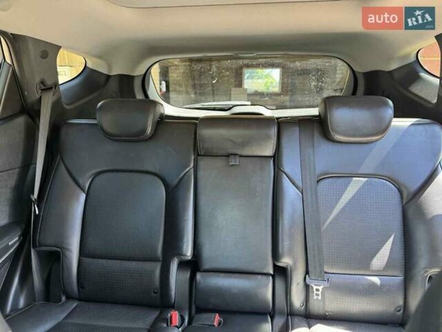 Серый Хендай Санта Фе, объемом двигателя 2.2 л и пробегом 250 тыс. км за 15900 $, фото 13 на Automoto.ua