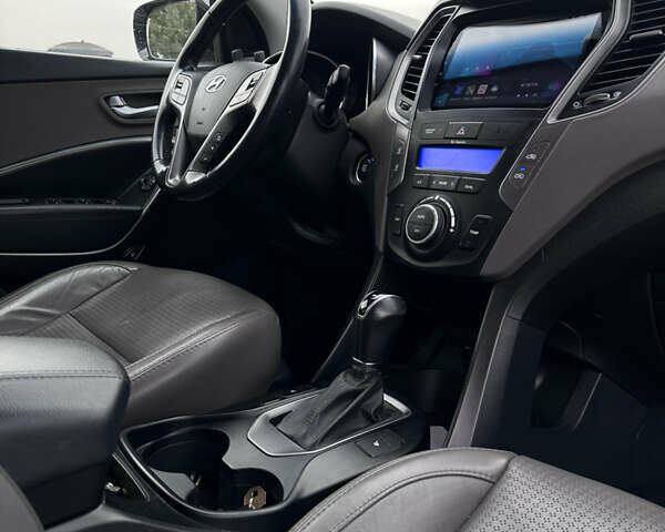 Серый Хендай Санта Фе, объемом двигателя 2 л и пробегом 190 тыс. км за 14000 $, фото 67 на Automoto.ua