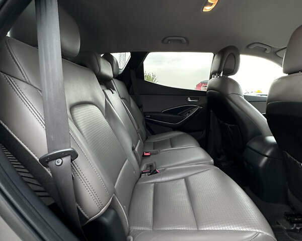 Серый Хендай Санта Фе, объемом двигателя 2 л и пробегом 190 тыс. км за 14000 $, фото 54 на Automoto.ua