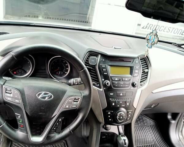 Сірий Хендай Санта Фе, об'ємом двигуна 2.4 л та пробігом 197 тис. км за 12000 $, фото 7 на Automoto.ua