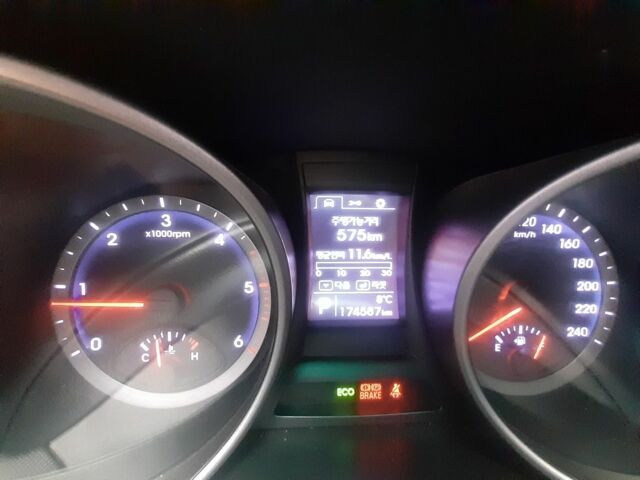 Серый Хендай Санта Фе, объемом двигателя 2 л и пробегом 185 тыс. км за 16000 $, фото 1 на Automoto.ua