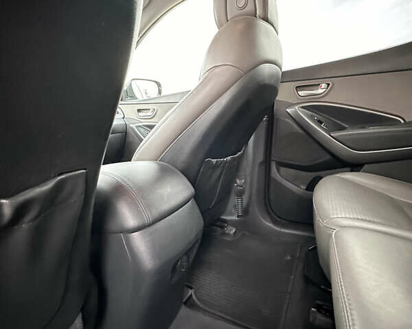 Серый Хендай Санта Фе, объемом двигателя 2 л и пробегом 190 тыс. км за 14000 $, фото 39 на Automoto.ua