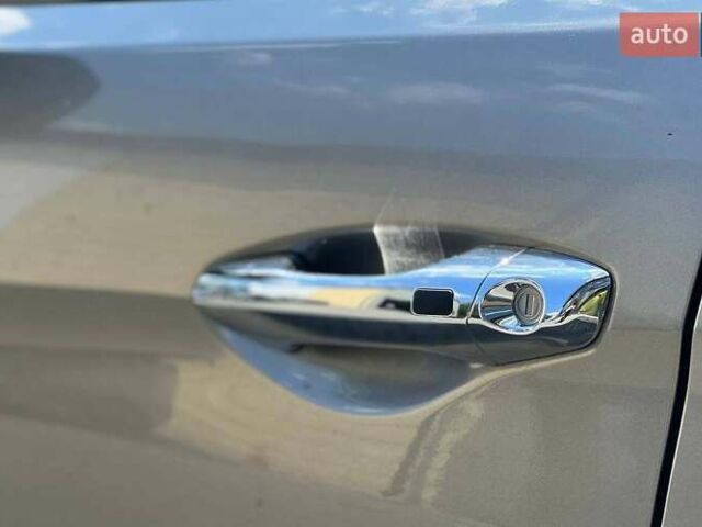 Серый Хендай Санта Фе, объемом двигателя 2 л и пробегом 200 тыс. км за 14500 $, фото 6 на Automoto.ua