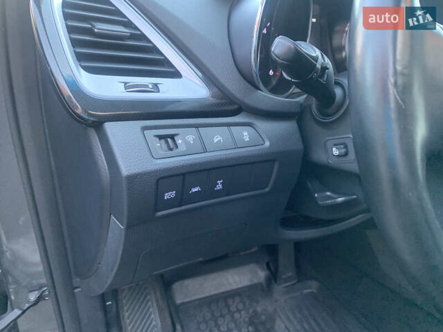 Серый Хендай Санта Фе, объемом двигателя 2.2 л и пробегом 177 тыс. км за 18700 $, фото 38 на Automoto.ua