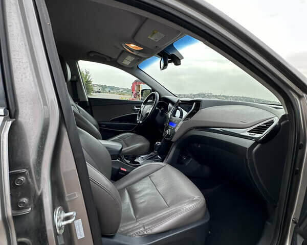 Серый Хендай Санта Фе, объемом двигателя 2 л и пробегом 190 тыс. км за 14000 $, фото 69 на Automoto.ua