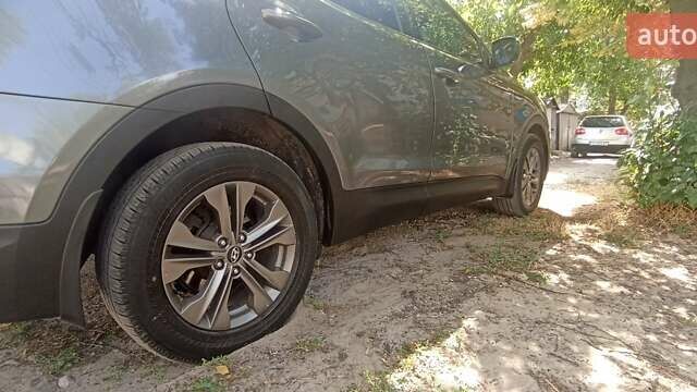 Сірий Хендай Санта Фе, об'ємом двигуна 2.2 л та пробігом 150 тис. км за 16899 $, фото 1 на Automoto.ua
