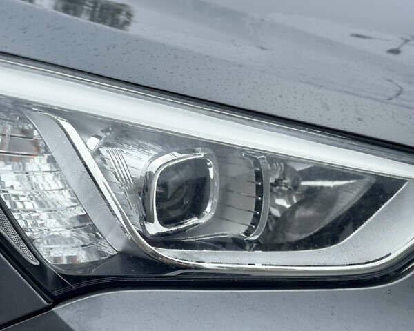 Сірий Хендай Санта Фе, об'ємом двигуна 2.2 л та пробігом 203 тис. км за 15700 $, фото 8 на Automoto.ua