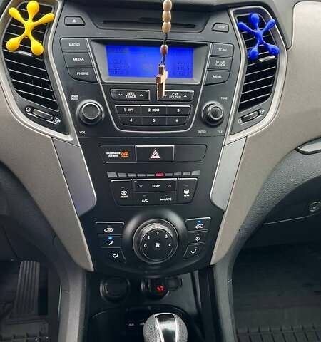 Серый Хендай Санта Фе, объемом двигателя 2.36 л и пробегом 189 тыс. км за 12800 $, фото 11 на Automoto.ua