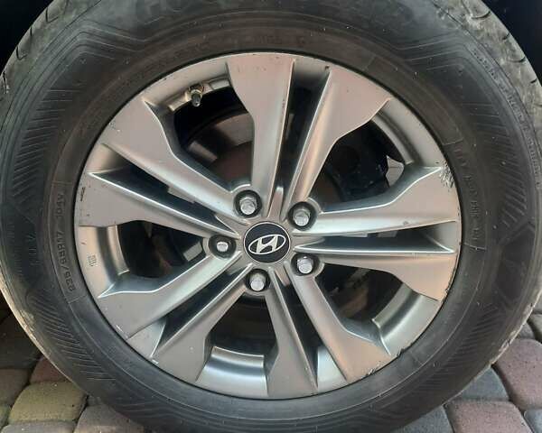 Серый Хендай Санта Фе, объемом двигателя 2.4 л и пробегом 190 тыс. км за 14999 $, фото 9 на Automoto.ua