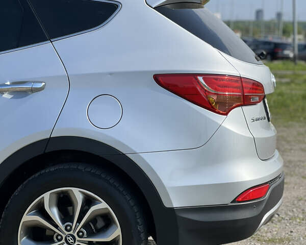 Сірий Хендай Санта Фе, об'ємом двигуна 2 л та пробігом 209 тис. км за 17900 $, фото 22 на Automoto.ua