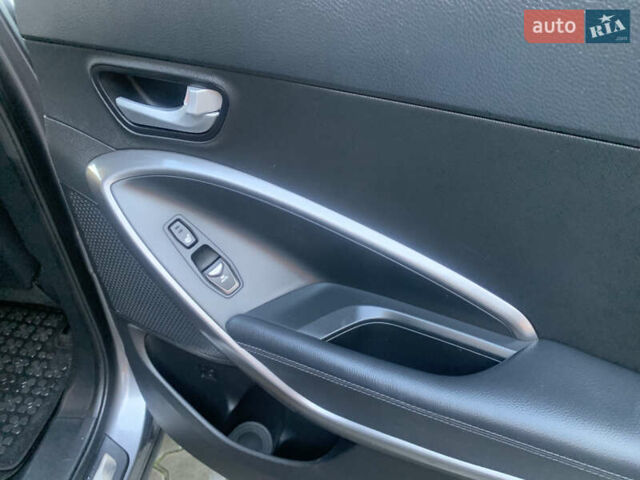 Серый Хендай Санта Фе, объемом двигателя 2.2 л и пробегом 177 тыс. км за 18700 $, фото 31 на Automoto.ua