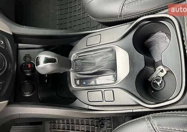 Серый Хендай Санта Фе, объемом двигателя 2.36 л и пробегом 189 тыс. км за 12800 $, фото 20 на Automoto.ua