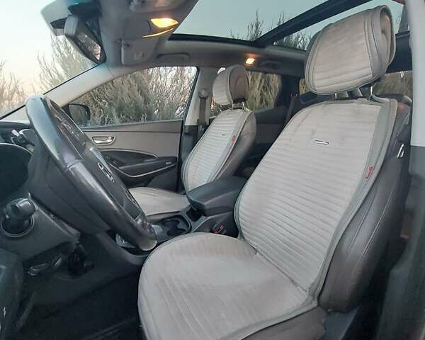 Сірий Хендай Санта Фе, об'ємом двигуна 2 л та пробігом 161 тис. км за 16500 $, фото 19 на Automoto.ua