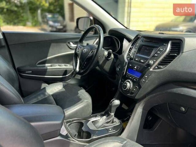 Серый Хендай Санта Фе, объемом двигателя 2 л и пробегом 200 тыс. км за 14500 $, фото 15 на Automoto.ua