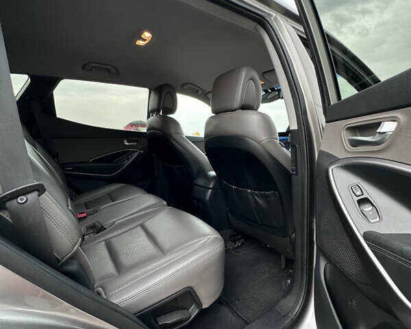 Серый Хендай Санта Фе, объемом двигателя 2 л и пробегом 190 тыс. км за 14000 $, фото 58 на Automoto.ua