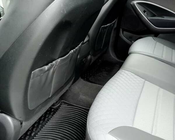 Сірий Хендай Санта Фе, об'ємом двигуна 2.4 л та пробігом 197 тис. км за 12000 $, фото 10 на Automoto.ua