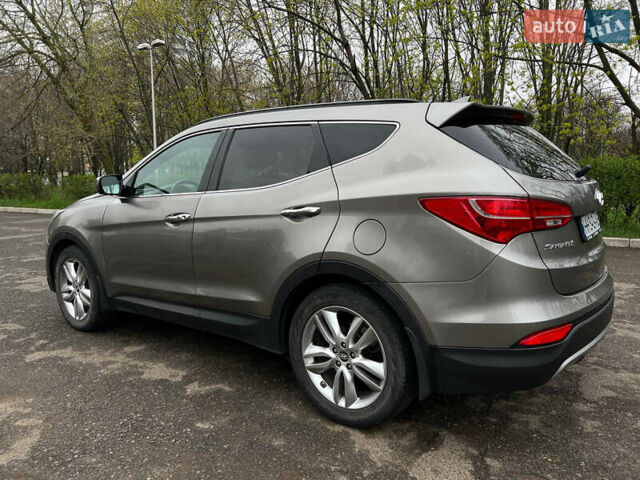 Сірий Хендай Санта Фе, об'ємом двигуна 2 л та пробігом 158 тис. км за 12400 $, фото 8 на Automoto.ua