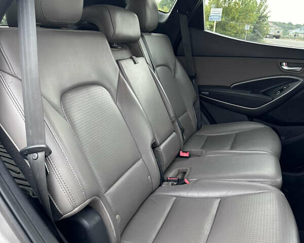 Серый Хендай Санта Фе, объемом двигателя 2 л и пробегом 190 тыс. км за 14000 $, фото 56 на Automoto.ua