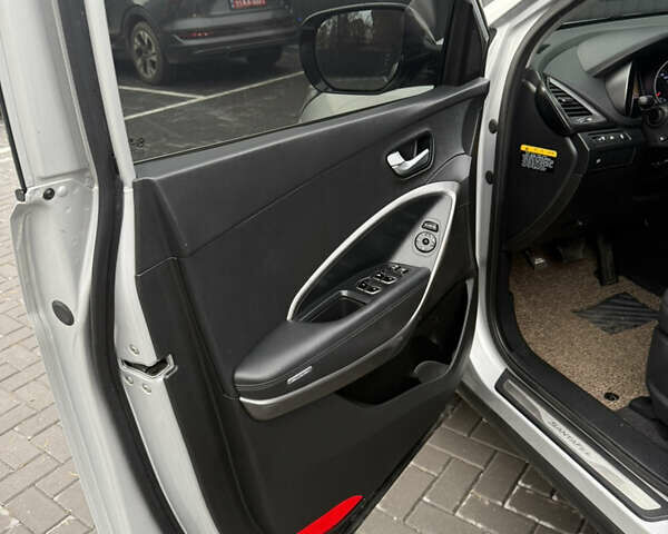 Сірий Хендай Санта Фе, об'ємом двигуна 0 л та пробігом 165 тис. км за 16000 $, фото 7 на Automoto.ua