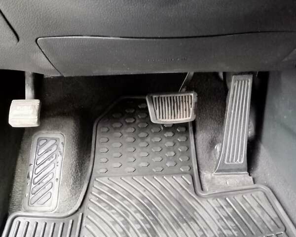 Сірий Хендай Санта Фе, об'ємом двигуна 2.4 л та пробігом 197 тис. км за 12000 $, фото 13 на Automoto.ua