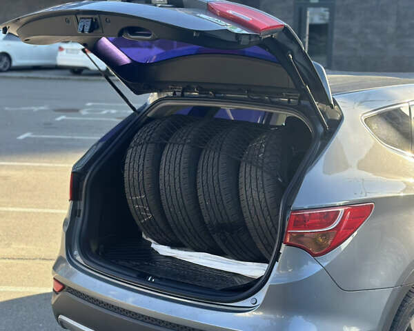 Сірий Хендай Санта Фе, об'ємом двигуна 2.2 л та пробігом 203 тис. км за 15700 $, фото 42 на Automoto.ua