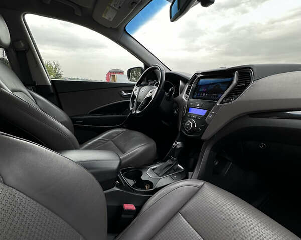 Серый Хендай Санта Фе, объемом двигателя 2 л и пробегом 190 тыс. км за 14000 $, фото 68 на Automoto.ua