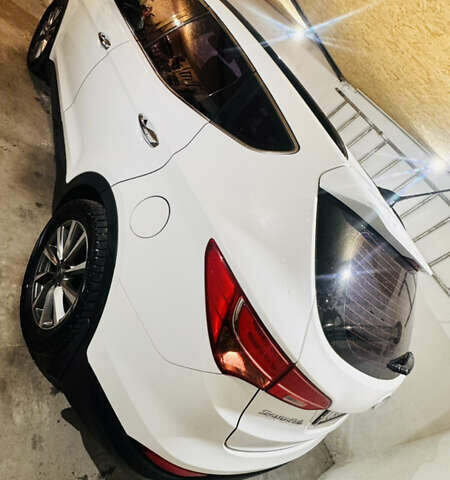 Серый Хендай Санта Фе, объемом двигателя 2 л и пробегом 190 тыс. км за 16700 $, фото 2 на Automoto.ua