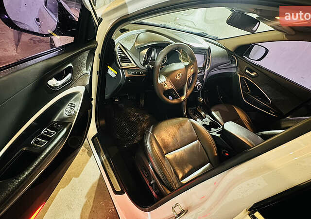 Серый Хендай Санта Фе, объемом двигателя 2 л и пробегом 190 тыс. км за 16700 $, фото 3 на Automoto.ua