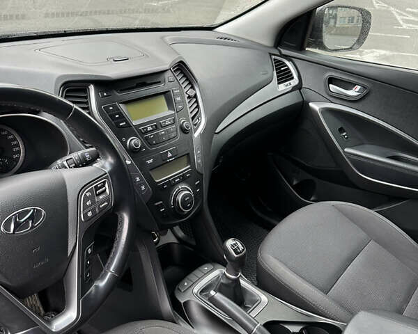 Сірий Хендай Санта Фе, об'ємом двигуна 2.2 л та пробігом 203 тис. км за 15700 $, фото 24 на Automoto.ua