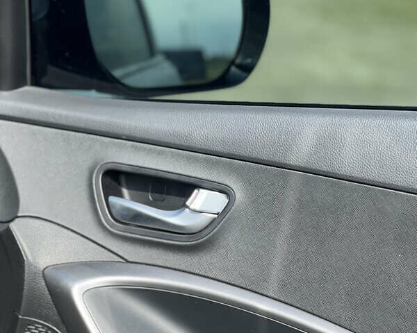 Сірий Хендай Санта Фе, об'ємом двигуна 2 л та пробігом 209 тис. км за 17900 $, фото 31 на Automoto.ua