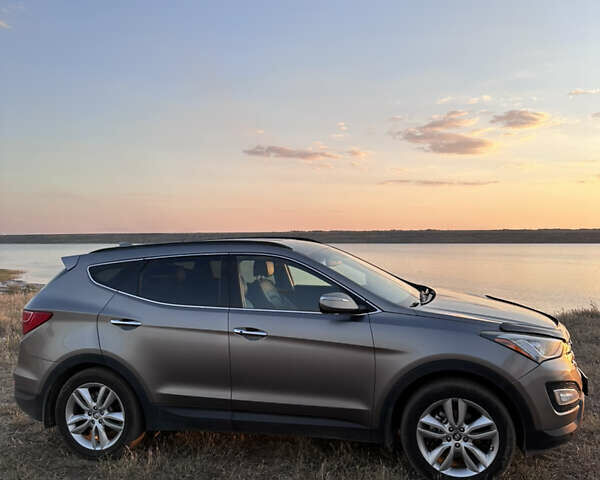 Серый Хендай Санта Фе, объемом двигателя 2 л и пробегом 190 тыс. км за 14000 $, фото 7 на Automoto.ua