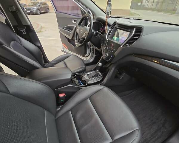 Серый Хендай Санта Фе, объемом двигателя 2.2 л и пробегом 180 тыс. км за 17199 $, фото 30 на Automoto.ua