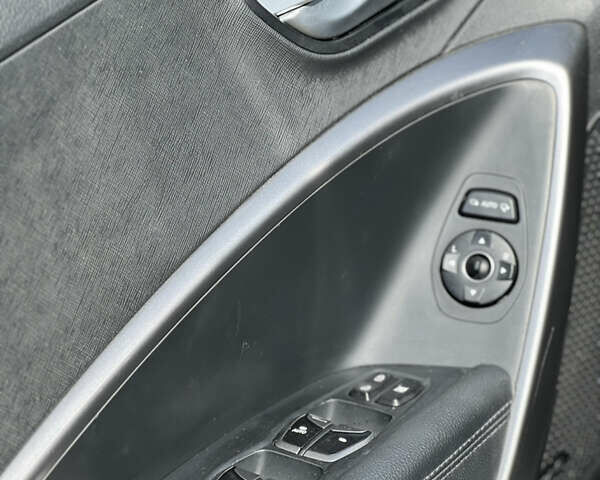 Сірий Хендай Санта Фе, об'ємом двигуна 2 л та пробігом 209 тис. км за 17900 $, фото 38 на Automoto.ua