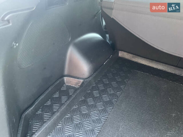 Серый Хендай Санта Фе, объемом двигателя 2.2 л и пробегом 177 тыс. км за 18700 $, фото 15 на Automoto.ua