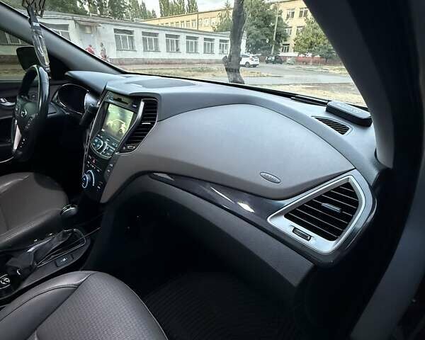 Серый Хендай Санта Фе, объемом двигателя 2 л и пробегом 134 тыс. км за 18000 $, фото 48 на Automoto.ua