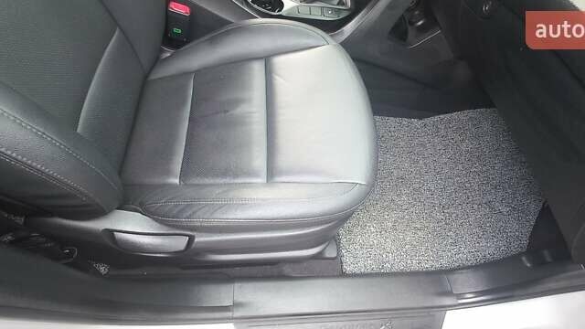 Хендай Санта Фе 2013 в Могилев-Подольском на Automoto.ua Серый Хендай Санта Фе, объемом двигателя 2.2 л и пробегом 209 тыс. км за 17600 $, фото 14 на Automoto.ua