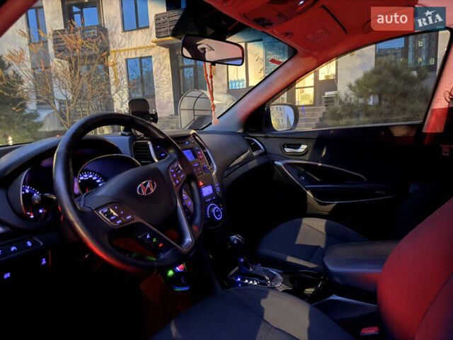 Серый Хендай Санта Фе, объемом двигателя 2.36 л и пробегом 227 тыс. км за 13900 $, фото 8 на Automoto.ua