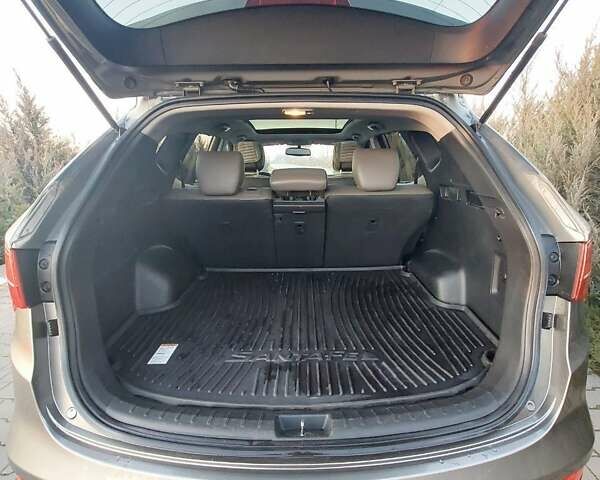 Сірий Хендай Санта Фе, об'ємом двигуна 2 л та пробігом 161 тис. км за 16500 $, фото 25 на Automoto.ua