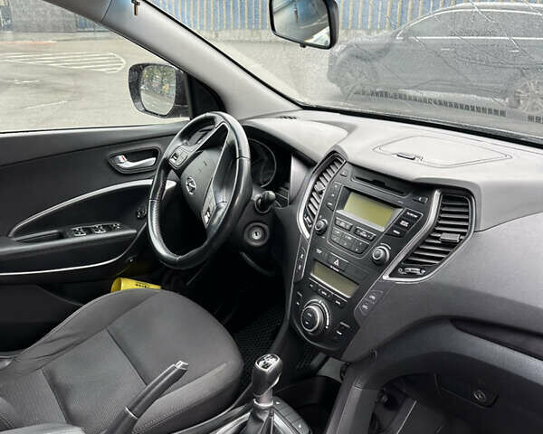 Сірий Хендай Санта Фе, об'ємом двигуна 2.2 л та пробігом 203 тис. км за 15700 $, фото 22 на Automoto.ua